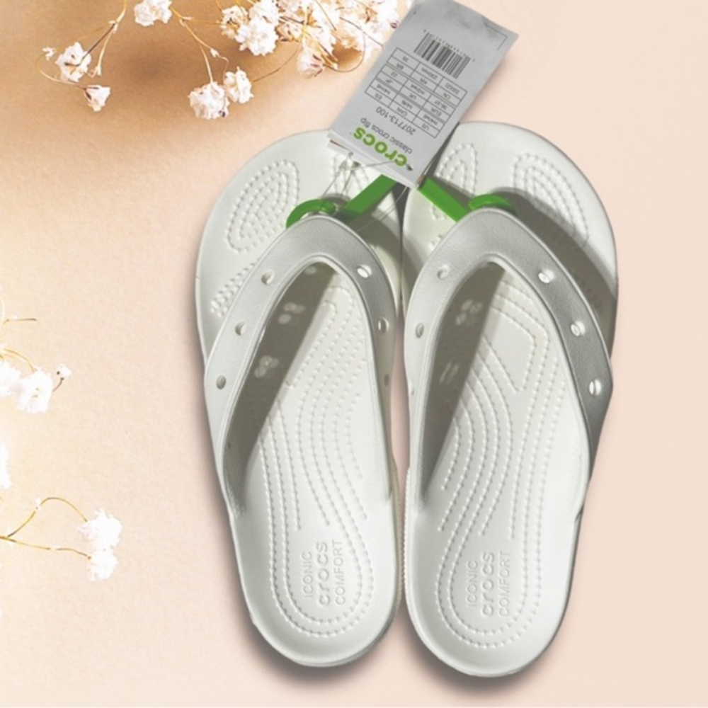 **NWT** Classic White Crocs Flip‎ Size M4/W6